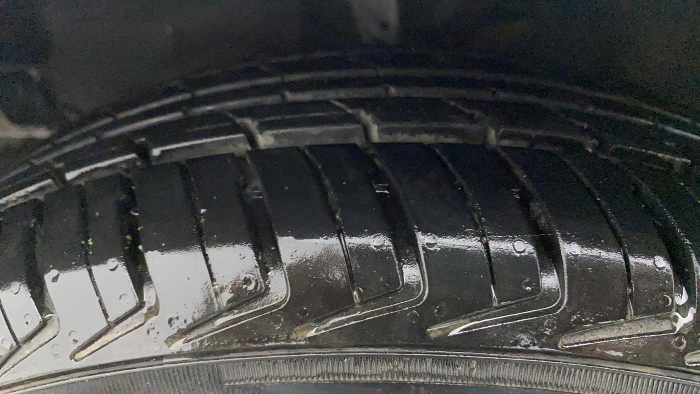 2010 Hyundai i10 MAGNA 1.2, Petrol, Manual, 25,961 km, Left Front Tyre Tread
