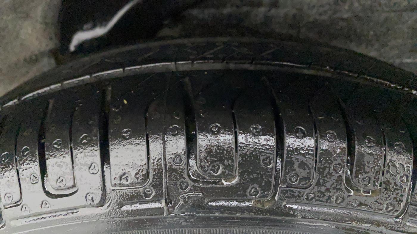 2010 Hyundai i10 MAGNA 1.2, Petrol, Manual, 25,961 km, Left Rear Tyre Tread
