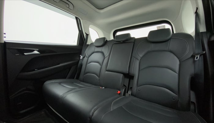 2019 MG HECTOR SHARP 1.5 DCT PETROL, Petrol, Automatic, 22,381 km, Right Side Rear Door Cabin