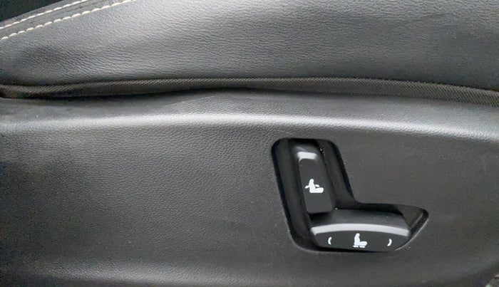 2019 MG HECTOR SHARP 1.5 DCT PETROL, Petrol, Automatic, 22,381 km, Driver Side Adjustment Panel