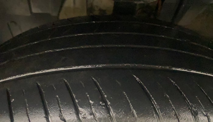 2023 Nissan MAGNITE XV MT, Petrol, Manual, 35,403 km, Left Front Tyre Tread