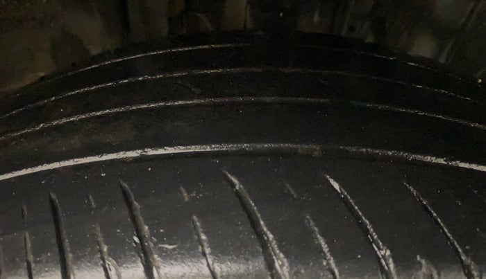 2023 Nissan MAGNITE XV MT, Petrol, Manual, 35,403 km, Right Front Tyre Tread