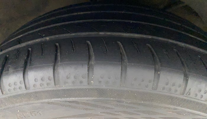 2017 Maruti Baleno ZETA CVT PETROL 1.2, Petrol, Automatic, 91,799 km, Right Front Tyre Tread