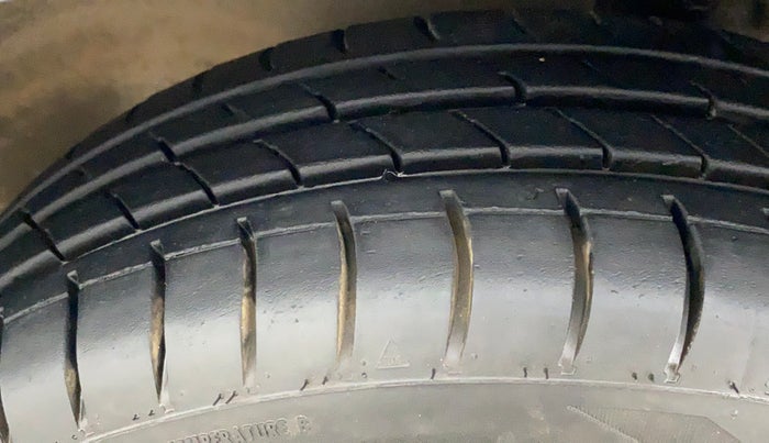 2014 Maruti Alto K10 VXI, Petrol, Manual, 47,767 km, Left Front Tyre Tread