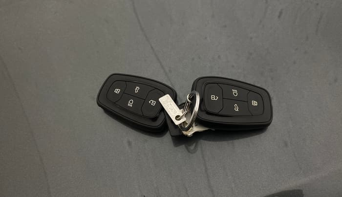 2023 Tata ALTROZ XT PETROL, Petrol, Manual, 18,145 km, Key Close Up