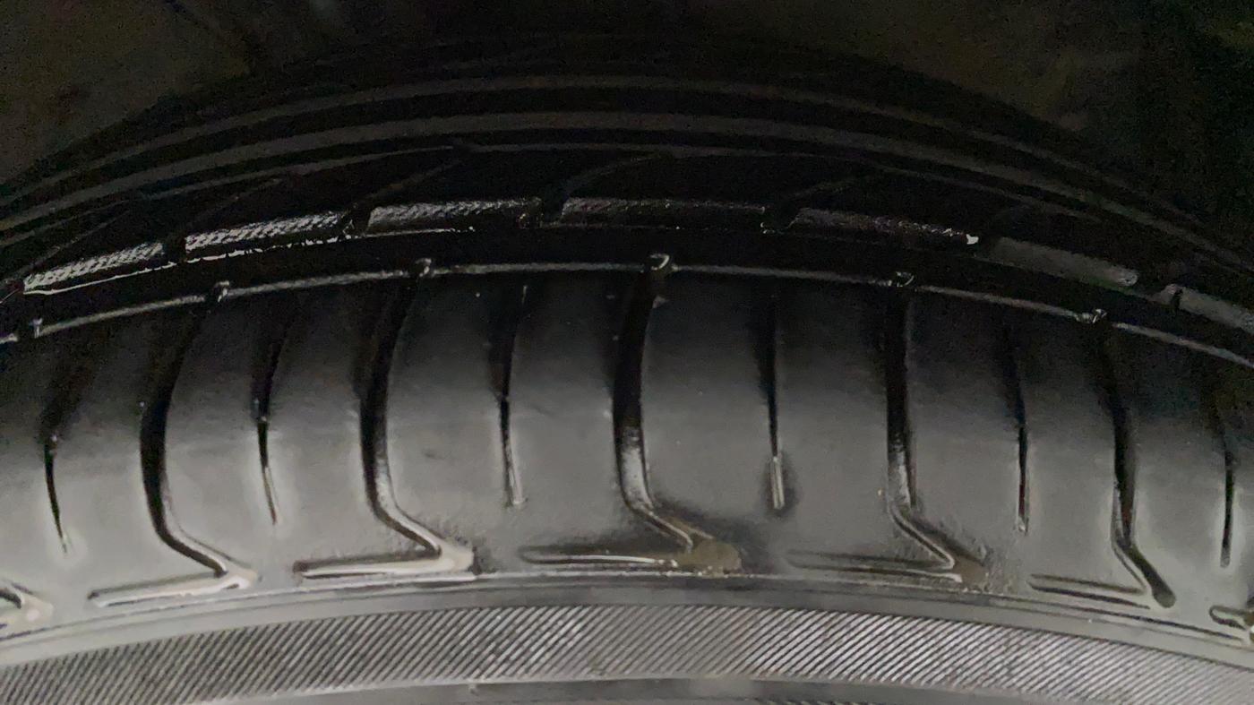 2010 Toyota Corolla Altis J DIESEL, Diesel, Manual, 79,529 km, Left Front Tyre Tread