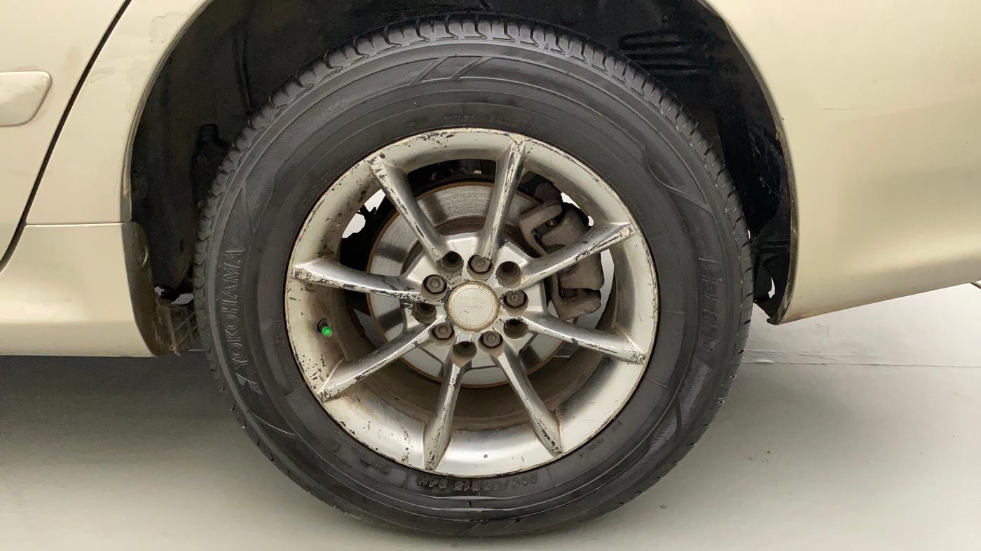 2010 Toyota Corolla Altis J DIESEL, Diesel, Manual, 79,529 km, Left Rear Wheel