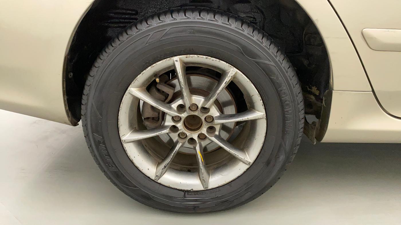 2010 Toyota Corolla Altis J DIESEL, Diesel, Manual, 79,529 km, Right Rear Wheel