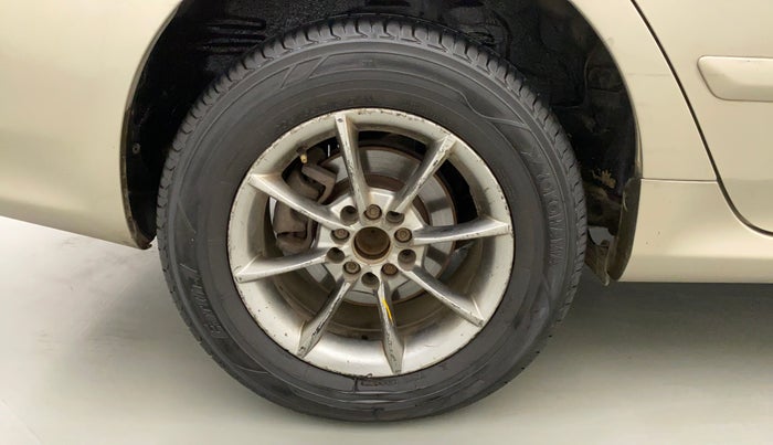 2010 Toyota Corolla Altis J DIESEL, Diesel, Manual, 79,529 km, Right Rear Wheel