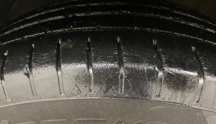 2019 Maruti Swift ZDI, Diesel, Manual, 39,842 km, Left Front Tyre Tread