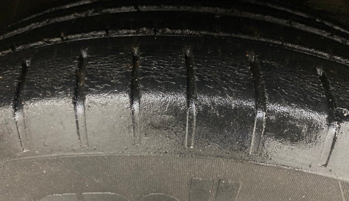 2019 Maruti Swift ZDI, Diesel, Manual, 39,842 km, Right Front Tyre Tread