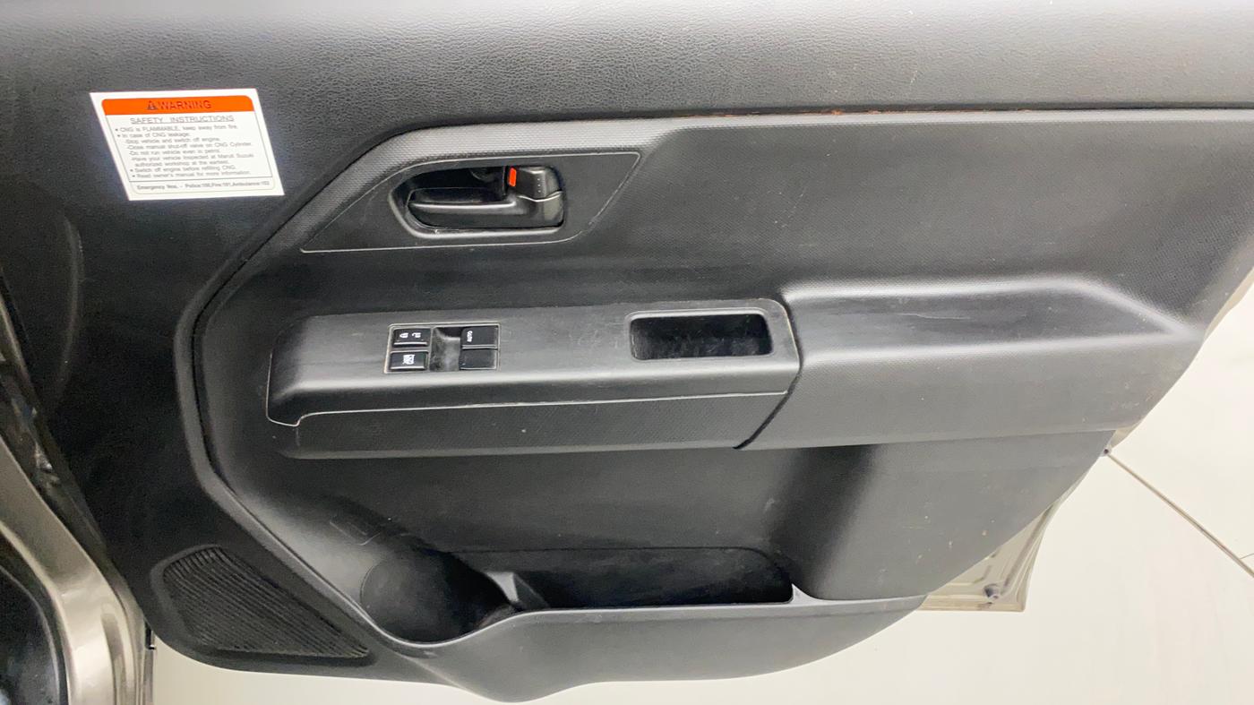 2021 Maruti New Wagon-R LXI CNG (O) 1.0, CNG, Manual, 32,138 km, Driver Side Door Panels Control