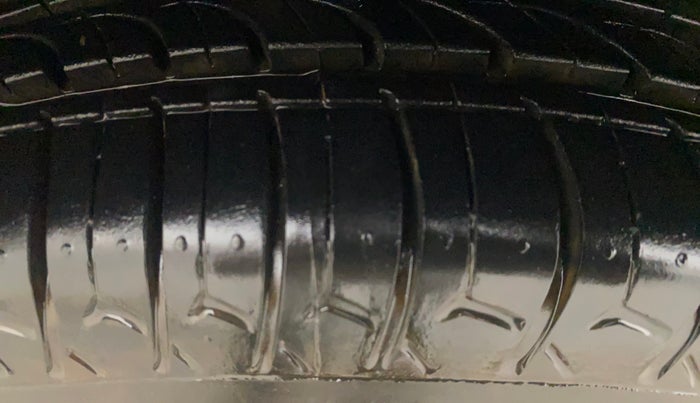 2014 Maruti Celerio VXI AMT, Petrol, Automatic, 40,638 km, Left Front Tyre Tread