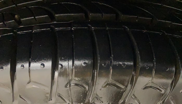 2014 Maruti Celerio VXI AMT, Petrol, Automatic, 40,638 km, Right Front Tyre Tread