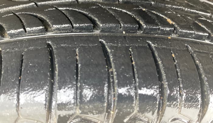 2016 Maruti Wagon R 1.0 VXI AMT, Petrol, Automatic, 60,763 km, Left Front Tyre Tread