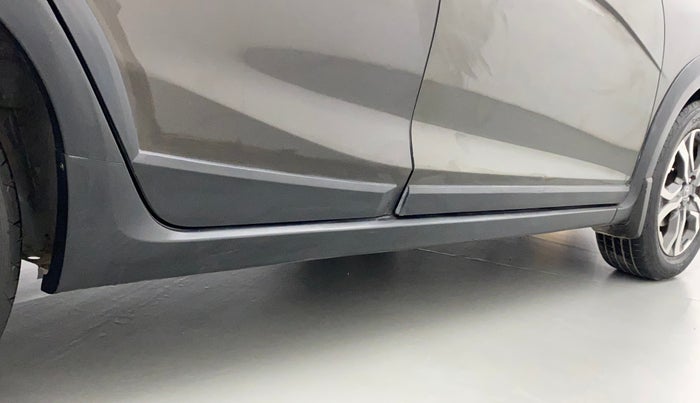2017 Honda WR-V 1.5L I-DTEC VX MT, Diesel, Manual, 1,06,245 km, Right running board - Minor scratches