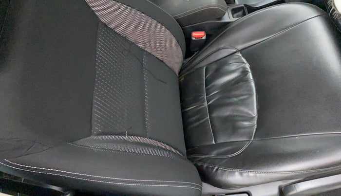 2017 Honda WR-V 1.5L I-DTEC VX MT, Diesel, Manual, 1,06,245 km, Driver seat - Seat cover minor torn