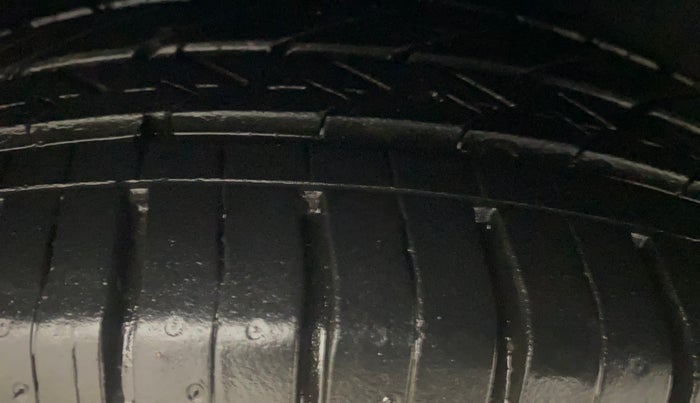 2015 Maruti Celerio ZXI, Petrol, Manual, 59,723 km, Right Front Tyre Tread