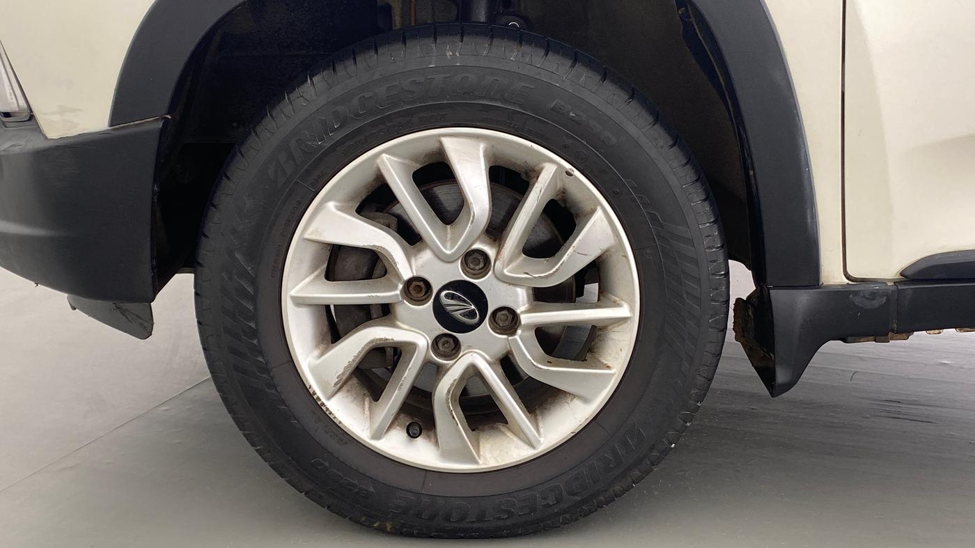 2016 Mahindra Kuv100 K8 6 STR, Petrol, Manual, 16,141 km, Left Front Wheel