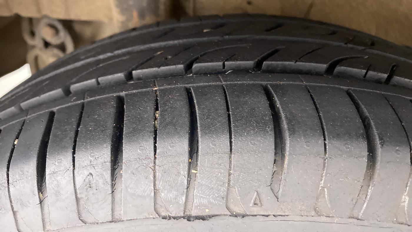 2016 Mahindra Kuv100 K8 6 STR, Petrol, Manual, 16,141 km, Right Rear Tyre Tread