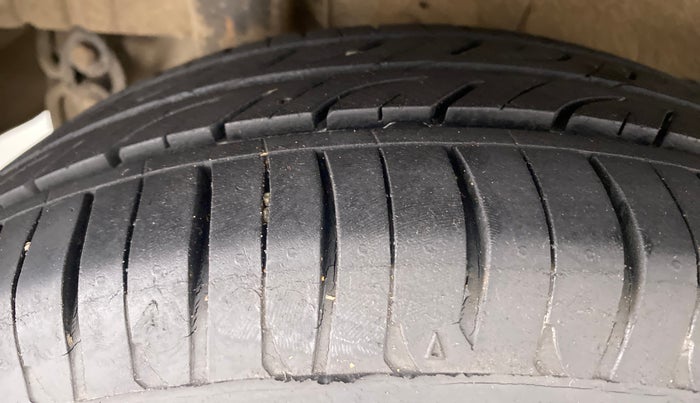 2016 Mahindra Kuv100 K8 6 STR, Petrol, Manual, 16,141 km, Right Rear Tyre Tread