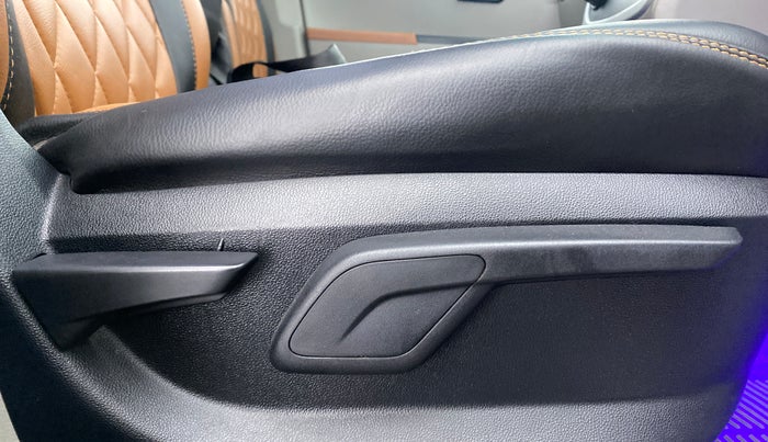 2016 Mahindra Kuv100 K8 6 STR, Petrol, Manual, 16,141 km, Driver Side Adjustment Panel