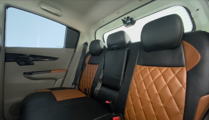 2016 Mahindra Kuv100 K8 6 STR, Petrol, Manual, 16,141 km, Right Side Rear Door Cabin