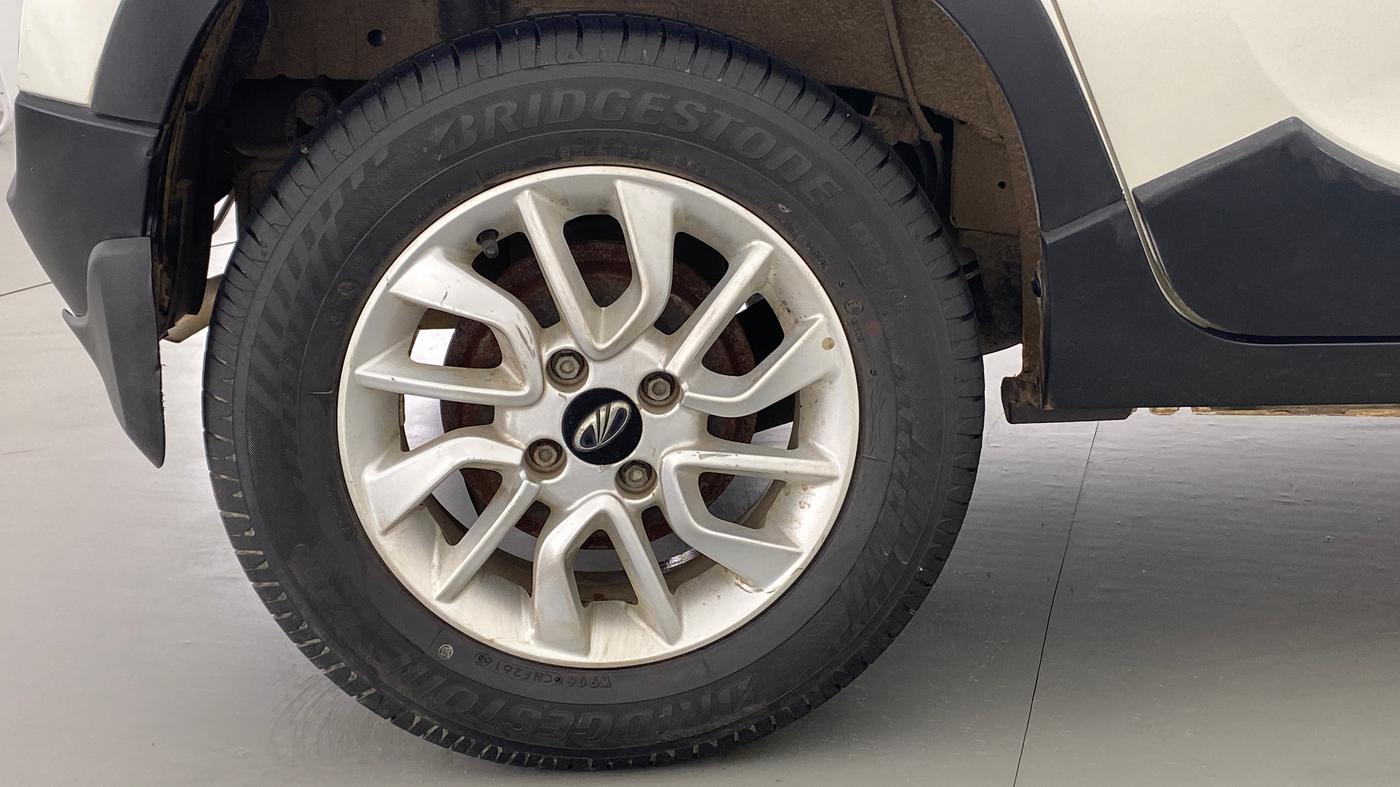 2016 Mahindra Kuv100 K8 6 STR, Petrol, Manual, 16,141 km, Right Rear Wheel