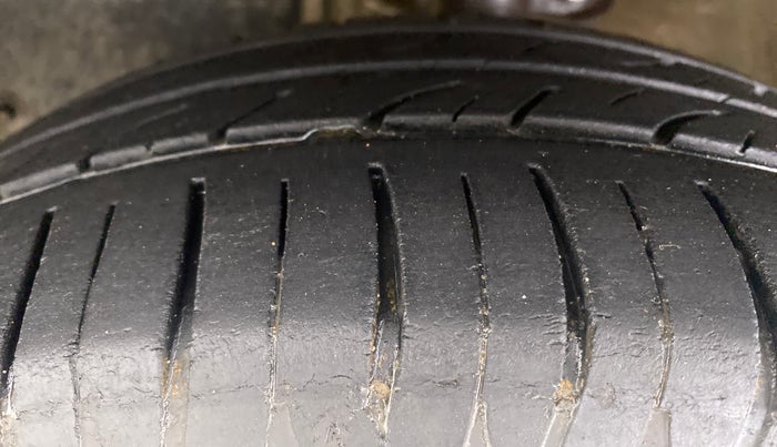 2016 Mahindra Kuv100 K8 6 STR, Petrol, Manual, 16,141 km, Left Front Tyre Tread