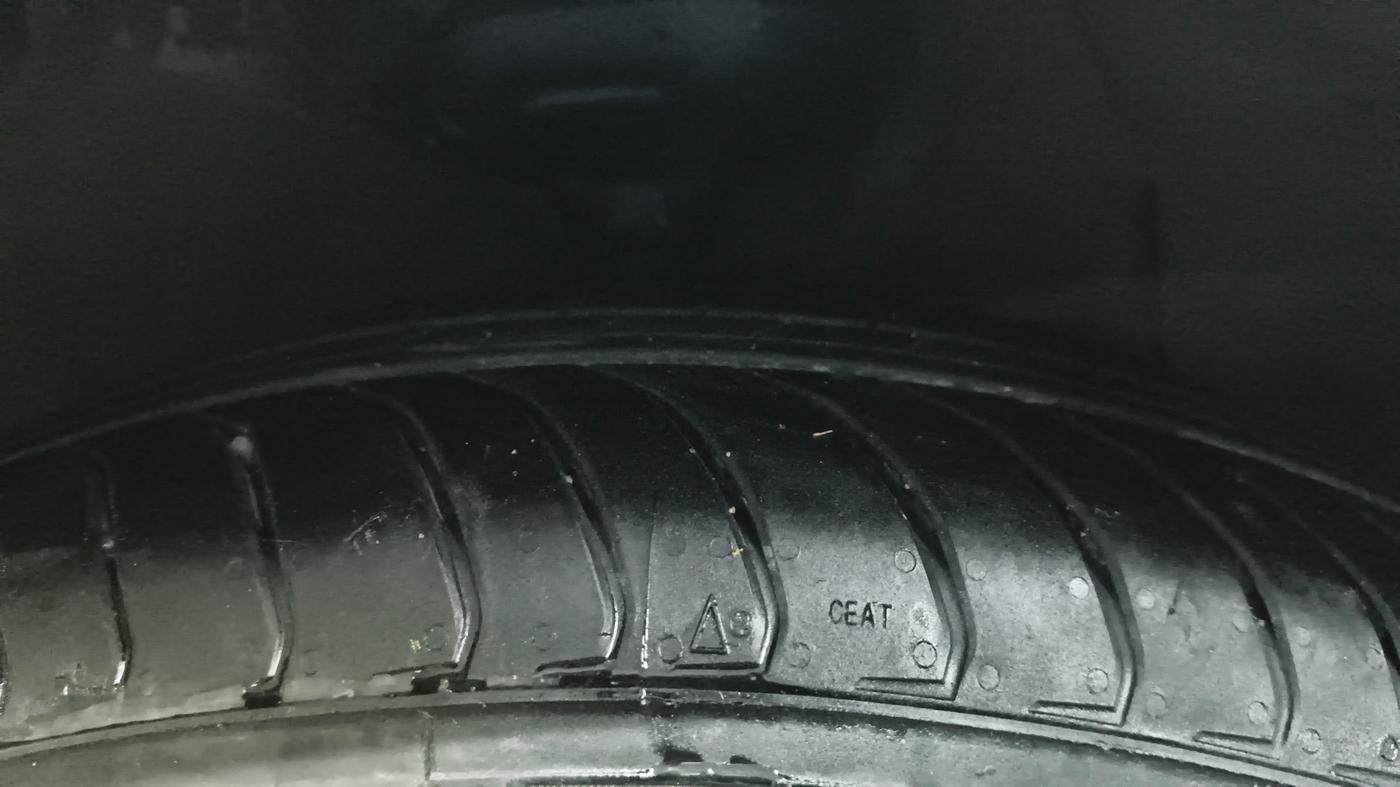 2020 Hyundai AURA SX PLUS 1.2 AMT, Petrol, Automatic, 61,494 km, Right Front Tyre Tread