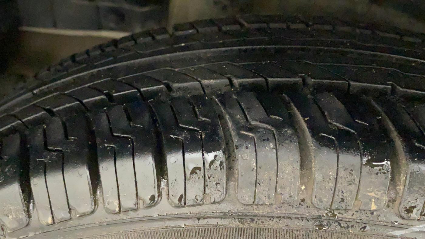 2011 Maruti Swift LXI, Petrol, Manual, 52,400 km, Right Rear Tyre Tread