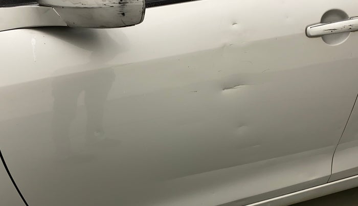 2011 Maruti Swift LXI, Petrol, Manual, 52,400 km, Front passenger door - Minor scratches