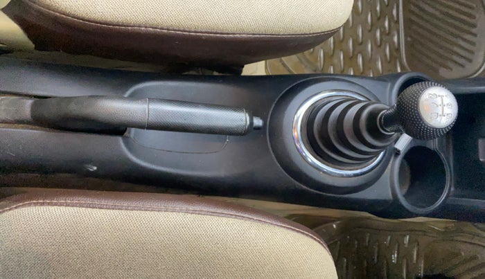 2014 Honda Brio S MT, Petrol, Manual, 67,673 km, Gear Lever