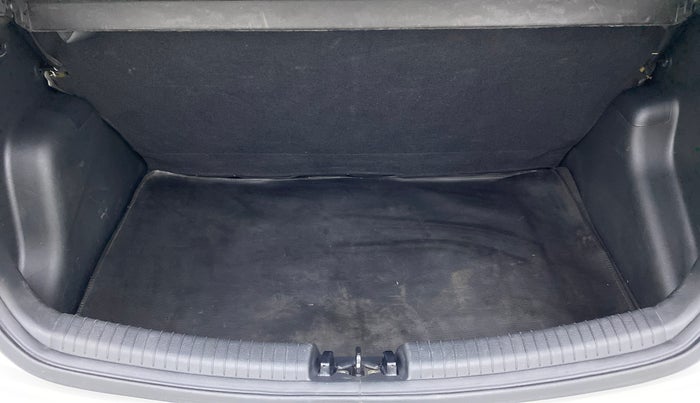 2017 Hyundai Grand i10 MAGNA 1.2 KAPPA VTVT, Petrol, Manual, 70,190 km, Boot Inside