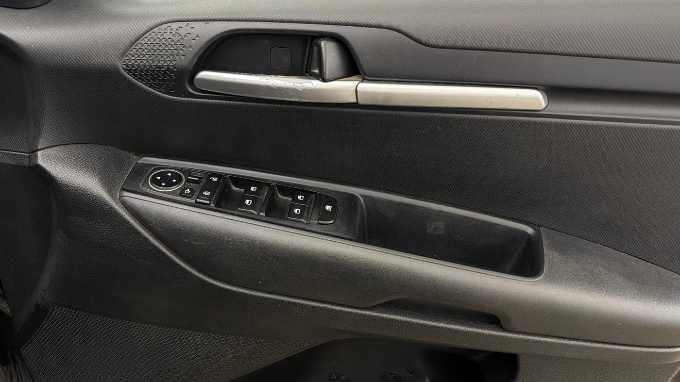 2020 KIA SONET HTK PLUS 1.2, Petrol, Manual, 64,344 km, Driver Side Door Panels Control