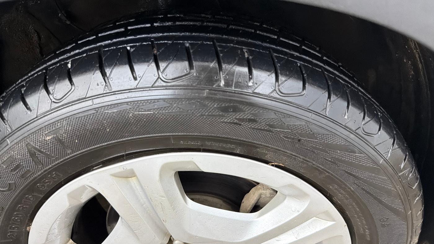 2020 KIA SONET HTK PLUS 1.2, Petrol, Manual, 64,344 km, Right Front Tyre Tread