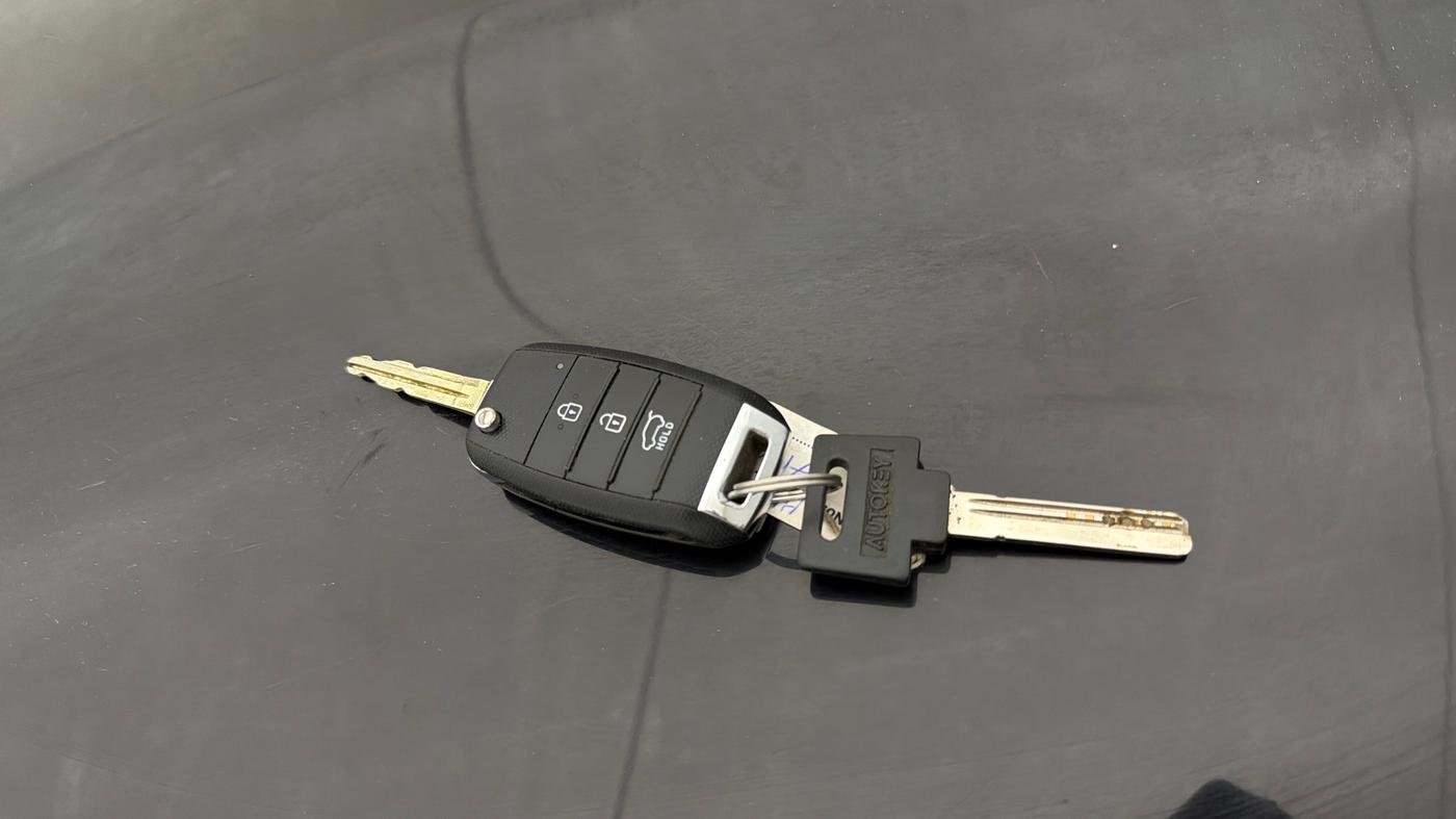 2020 KIA SONET HTK PLUS 1.2, Petrol, Manual, 64,344 km, Key Close Up