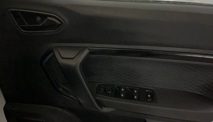 2021 Renault Kiger RXL 1.0 TURBO MT, Petrol, Manual, 38,886 km, Driver Side Door Panels Control