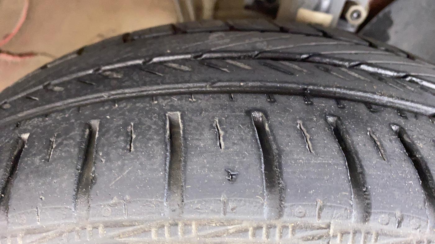 2017 Volkswagen Polo HIGHLINE1.2L PETROL, Petrol, Manual, Right Front Tyre Tread