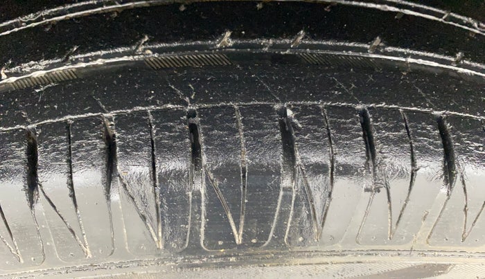 2017 Maruti Vitara Brezza ZDI PLUS, Diesel, Manual, 40,680 km, Left Front Tyre Tread