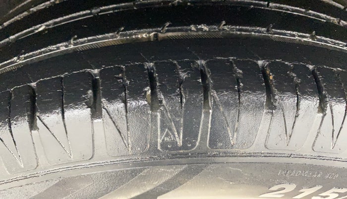 2017 Maruti Vitara Brezza ZDI PLUS, Diesel, Manual, 40,680 km, Left Rear Tyre Tread