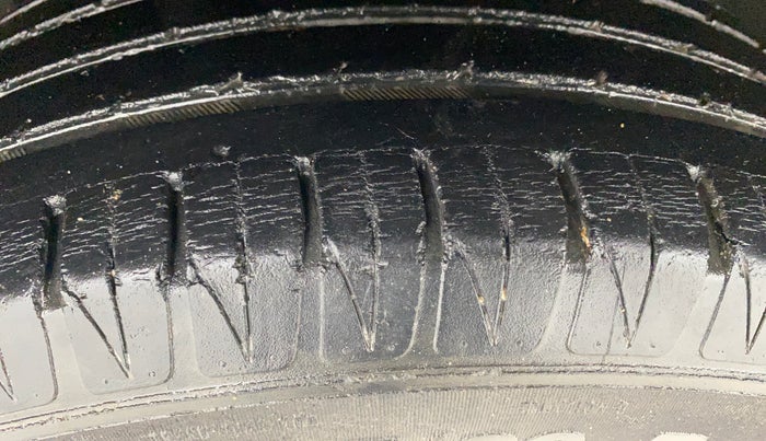 2017 Maruti Vitara Brezza ZDI PLUS, Diesel, Manual, 40,680 km, Right Rear Tyre Tread