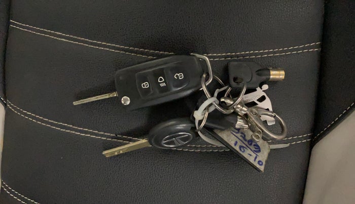 2022 Tata Tiago XT (O) PETROL, Petrol, Manual, 45,354 km, Key Close Up