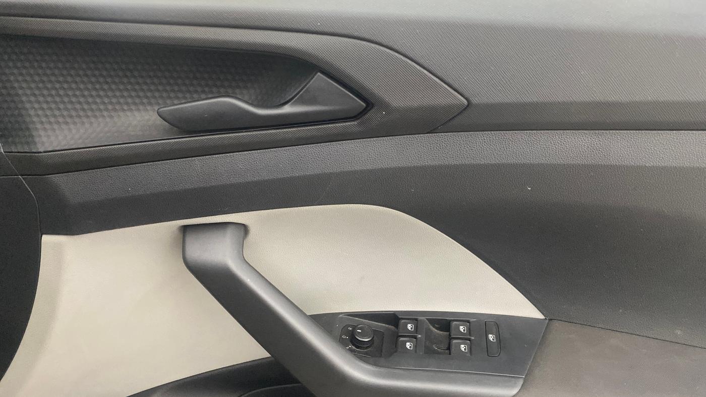 2021 Skoda KUSHAQ ACTIVE 1.0L TSI MT, Petrol, Manual, 50,664 km, Driver Side Door Panels Control