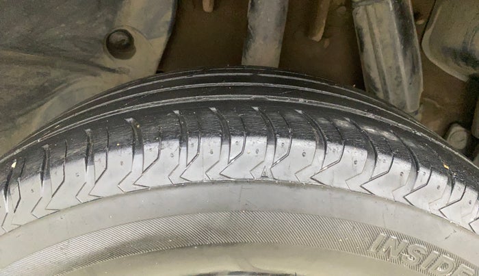 2016 Renault Duster 110 PS RXZ 4X2 AMT DIESEL, Diesel, Automatic, 1,11,881 km, Right Rear Tyre Tread