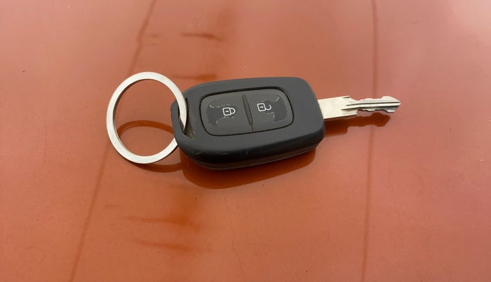 2016 Renault Duster 110 PS RXZ 4X2 AMT DIESEL, Diesel, Automatic, 1,11,881 km, Key Close Up