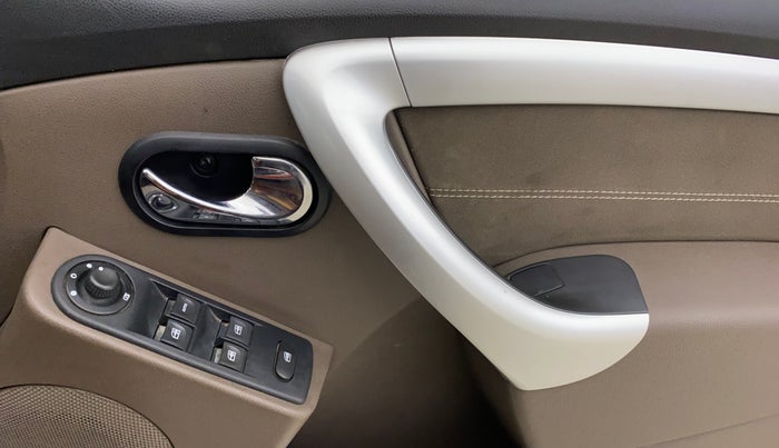 2016 Renault Duster 110 PS RXZ 4X2 AMT DIESEL, Diesel, Automatic, 1,11,881 km, Driver Side Door Panels Control