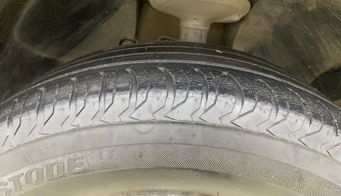 2016 Renault Duster 110 PS RXZ 4X2 AMT DIESEL, Diesel, Automatic, 1,11,881 km, Right Front Tyre Tread