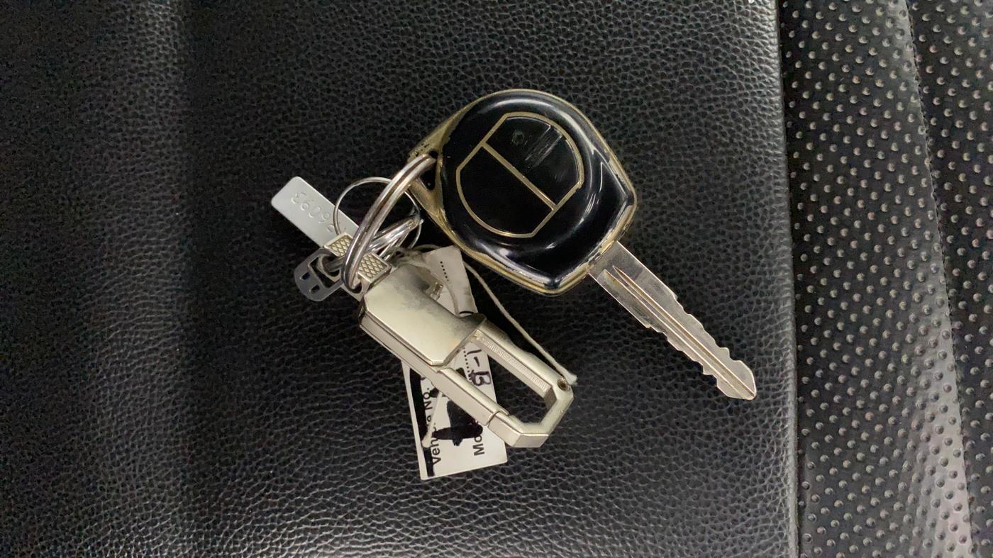 2021 Maruti Swift VXI, Petrol, Manual, 61,151 km, Key Close Up