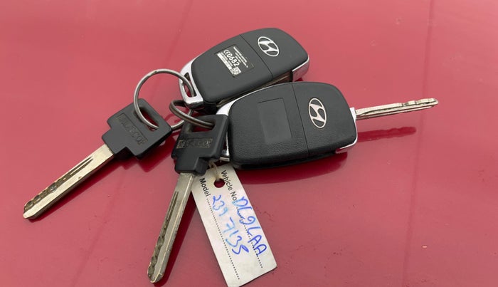 2014 Hyundai Xcent S (O) 1.2, Petrol, Manual, 71,469 km, Key Close Up